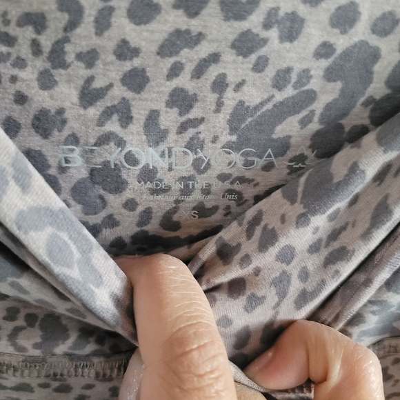 Beyond Yoga, High-Waisted Legging, Spacedye Leopard Print, Greyish Pink, Size XS - Picture 7 of 7